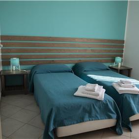 2 bedroom seaside apartments with shared pool, sleeps 4-5